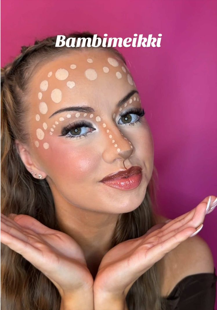 Supersöpö bambimeikki halloweeniin 🦌 Asiantuntijamme Eerika näyttää, miten syntyy tämän halloweenin trendikkäin meikkilook! Aitoko testata? 💖 Meikissä käytetyt tuotteet löydät osoitteesta sokos.fi 🫶 Tuotteet videolla: Lancôme Teint Idole Ultra Wear All Over Concealer peitevoide (010) ✨ Fenty Beauty Sun Stalk’r Souffle Pressed Mousse Cream Bronzer -aurinkopuuteri (04 Maple Glaze) ✨ MAC Cosmetics Skinfinish Colourstruck Blush -poskipuna (No Filter) ✨ Gosh Melt Stick Contour & Conceal - Whipped Cream (005 Cocoa Drip) ✨ Shiseido ArchLiner Ink nestemäinen rajauskynä ✨ IsaDora The Inliner Kajal (50 Satin White) ✨ WE CARE ICON. luomivärikynä (Valon lumo) ✨ NYX Professional Makeup Lip Lingerie Liner Stain -huultenrajauskynä (04 Steamy Spice) ✨ Fenty Beauty Gloss Bomb Stix Shimmer huulipuna (Fenty glow) ✨  #kauneustiktok #meikki #halloweenmeikki #bambimakeup #tutorialmakeup 